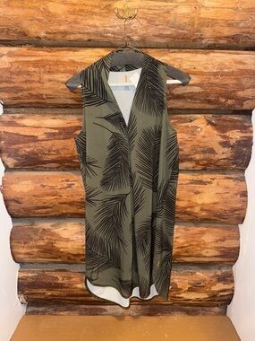 😍Like New XS Olive Green Palm-Print Lucy Dress